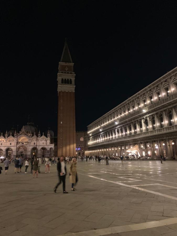 Luna Di Miele Lägenhet Venedig Exteriör bild